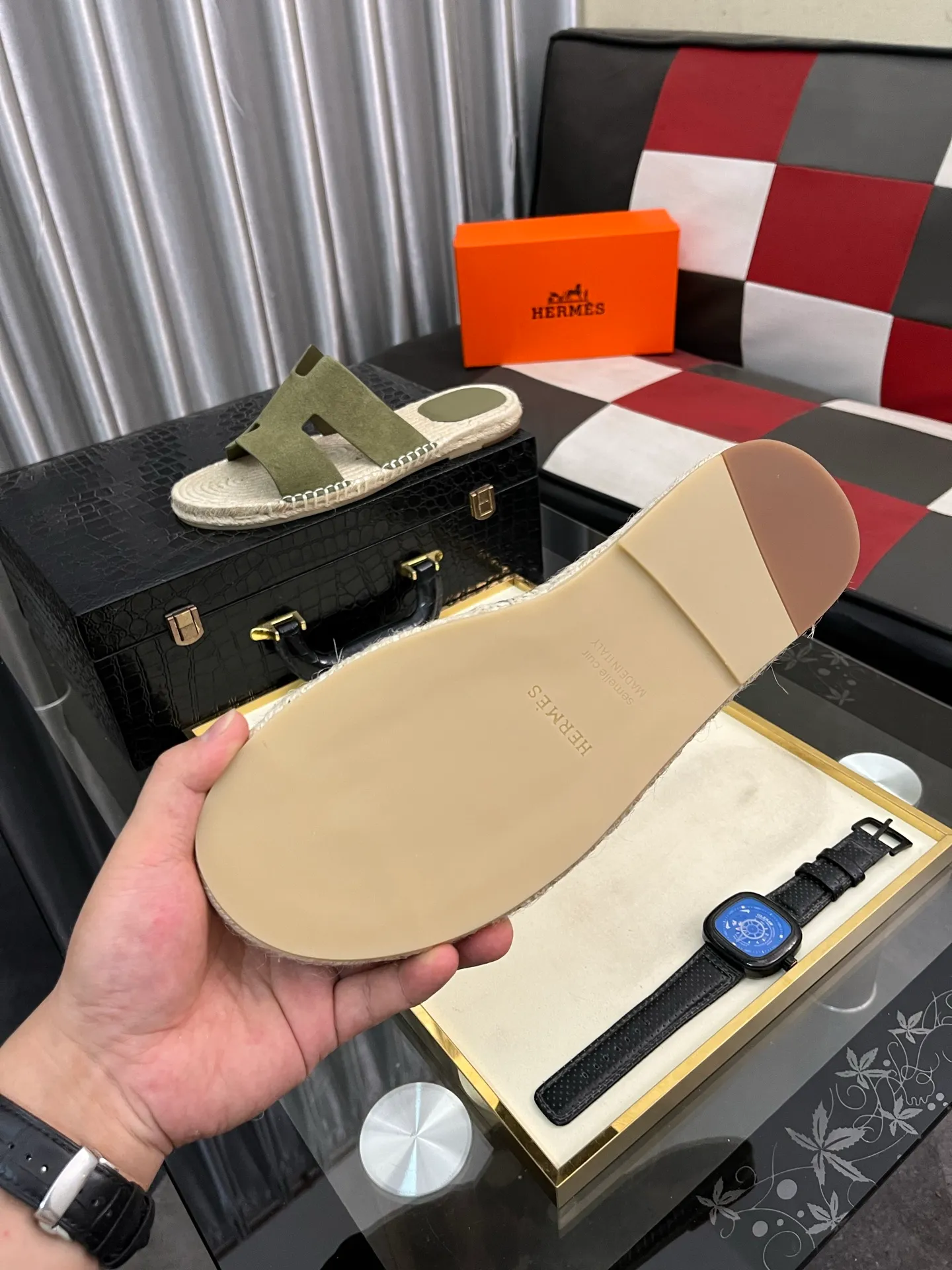 Men's shoes 💰320⌚️⌚️《HERMES》Hermès 💁♂️Men's casual slippers, quality comparison at counters🧚🏿♂️ The first layer of the upper is imported high mercerized matte, purely hand-drawn, raw rubber breathable and non-slip outsole, the lining is breathable and comfortable lambskin, the density is 100% comfortable, the original rubber outsole is wear-resistant and has a code number of 38-44. Can be customized 45-46-47
